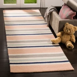 Safavieh Kids SFK916 Hand-Tufted Wool Area Rug