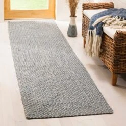 Safavieh Braided BRD170 Hand Woven Reversible Area Rug
