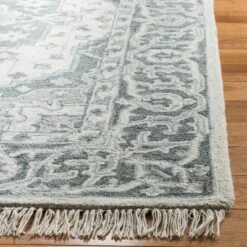 Safavieh Ann Medallion Tufted Wool Area Rug - Light Neutral