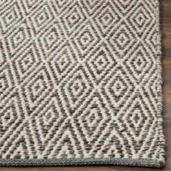 Safavieh Dorla Collection: Hand-Woven Cotton Coastal Accent Rug