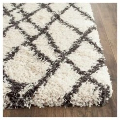 Safavieh Ivory & Charcoal Geometric Shag/Flokati Loomed Rug (3'x5')
