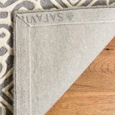 Safavieh Loretta Medallion Tufted Wool Accent Rug 4 Safavieh Loretta Medallion Tufted Wool Accent Rug - Image 2