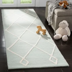Safavieh Kids SFK906 Hand Tufted Wool Area Rug for Playrooms & Nurseries
