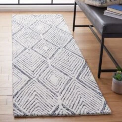 Safavieh Abstract ABT350 Hand Tufted Wool Area Rug
