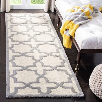 Safavieh Marnie Collection Hand-Tufted Geometric Wool Rug 4 Safavieh Marnie Collection Hand-Tufted Geometric Wool Rug - Image 2