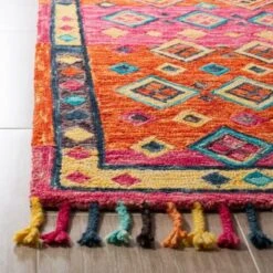 Safavieh Doris Geometric Tufted Wool Area Rug with Tassels