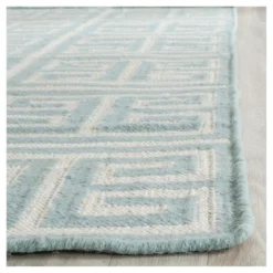 Safavieh Isabella Hand Woven Dhurrie Wool Rug