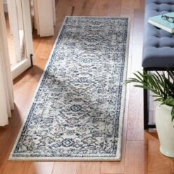 Safavieh Nicki Rug: Traditional Medallion Distressed Area Rug