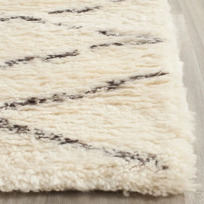Safavieh Casablanca CSB847 Hand Tufted Indoor Wool Rug - Ivory/Brown 4 Safavieh Casablanca CSB847 Hand Tufted Indoor Wool Rug - Ivory/Brown - Image 2