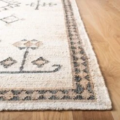 Safavieh Kilim KLM762 Hand Woven Bohemian Area Rug