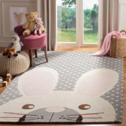Safavieh Kids SFK922 Hand Tufted Wool Area Rug