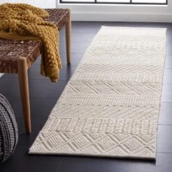 Safavieh Natura NAT213 Hand Woven Wool Area Rug
