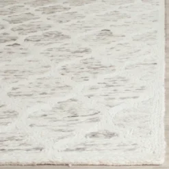 Safavieh Tricia Quatrefoil Hand-Loomed Wool Accent Rug