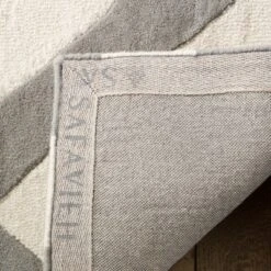 Safavieh Kids SFK921 Hand Tufted Wool Area Rug for Bedrooms and Nurseries -Safavieh Furniture GUEST 740001e2 2c80 4c8c 8792 f31ffdf1762f