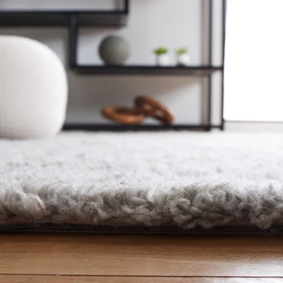 Safavieh Casablanca CSB703 Hand-Tufted New Zealand Wool Shag Rug 5 Safavieh Casablanca CSB703 Hand-Tufted New Zealand Wool Shag Rug - Image 3