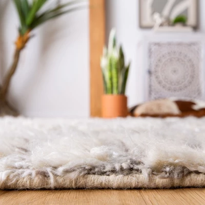 Safavieh Manhattan MAN469 Hand Knotted Designer Area Rug 5 Safavieh Manhattan MAN469 Hand Knotted Designer Area Rug - Image 3