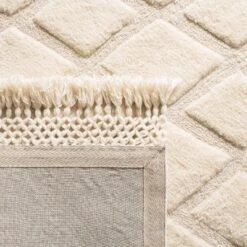 Safavieh Darleen Ivory Area Rug with Elegant Tassel Fringe -Safavieh Furniture GUEST 9cc4799d 3f98 4ae2 8d29 016a33e8505d