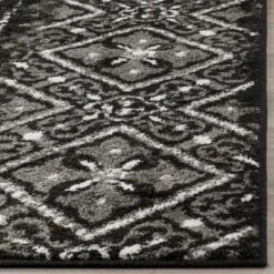 Safavieh Rilynn Collection: Geometric Transitional Area Rug