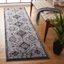 Safavieh Vintage Hamadan VTH293 Traditional Persian Area Rug