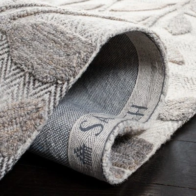 Safavieh Southampton SHA302 Hand-Tufted Floral Beige Indoor Runner Rug 6 Safavieh Southampton SHA302 Hand-Tufted Floral Beige Indoor Runner Rug - Image 4