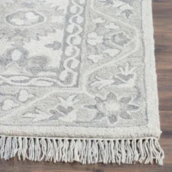 Safavieh Carolyn Medallion Tufted Wool Area Rug