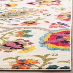 Safavieh Jasmine Paisley Area Rug - Vibrant Boho-Chic Transitional Design