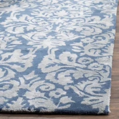 Safavieh Sabella Hand-Tufted Wool and Viscose Area Rug