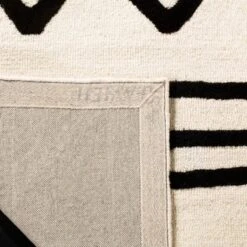 Safavieh Kids SFK907 Hand Tufted Wool Area Rug -Safavieh Furniture GUEST c6e53ba3 d892 43db 97ed 465f94974faa