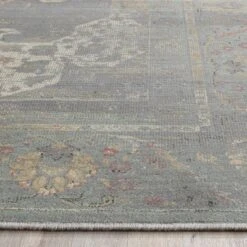 Safavieh Alessandra Transitional Antique Style Area Rug