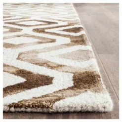 Safavieh Deon Area Rug: Hand-Tufted Wool & Watercolor Design