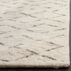 Safavieh Katie Geometric Area Rug - Hand-Tufted New Zealand Wool