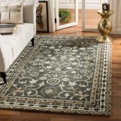 Safavieh Neapoli Medallion Hand-Tufted Pure Wool Area Rug