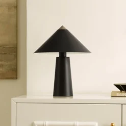 Safavieh Syuna 17-Inch Iron Table Lamp in Black and Gold -Safavieh Furniture GUEST ee2fe393 4530 45bb 949c 3862bc694411