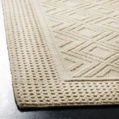 Safavieh Teresita Geometric Hand-Woven Wool Area Rug