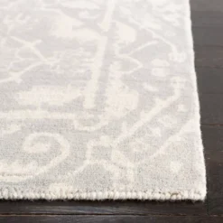 Safavieh Bonnie Hand-Tufted Wool Area Rug