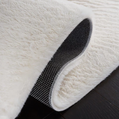 Safavieh Faux Rabbit Fur FRF500 Power Loomed Machine Washable Rug 5 Safavieh Faux Rabbit Fur FRF500 Power Loomed Machine Washable Rug - Image 3