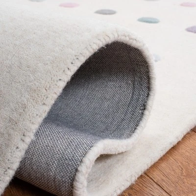 Safavieh Kids SFK805 Hand Loomed Wool Area Rug 6 Safavieh Kids SFK805 Hand Loomed Wool Area Rug - Image 4